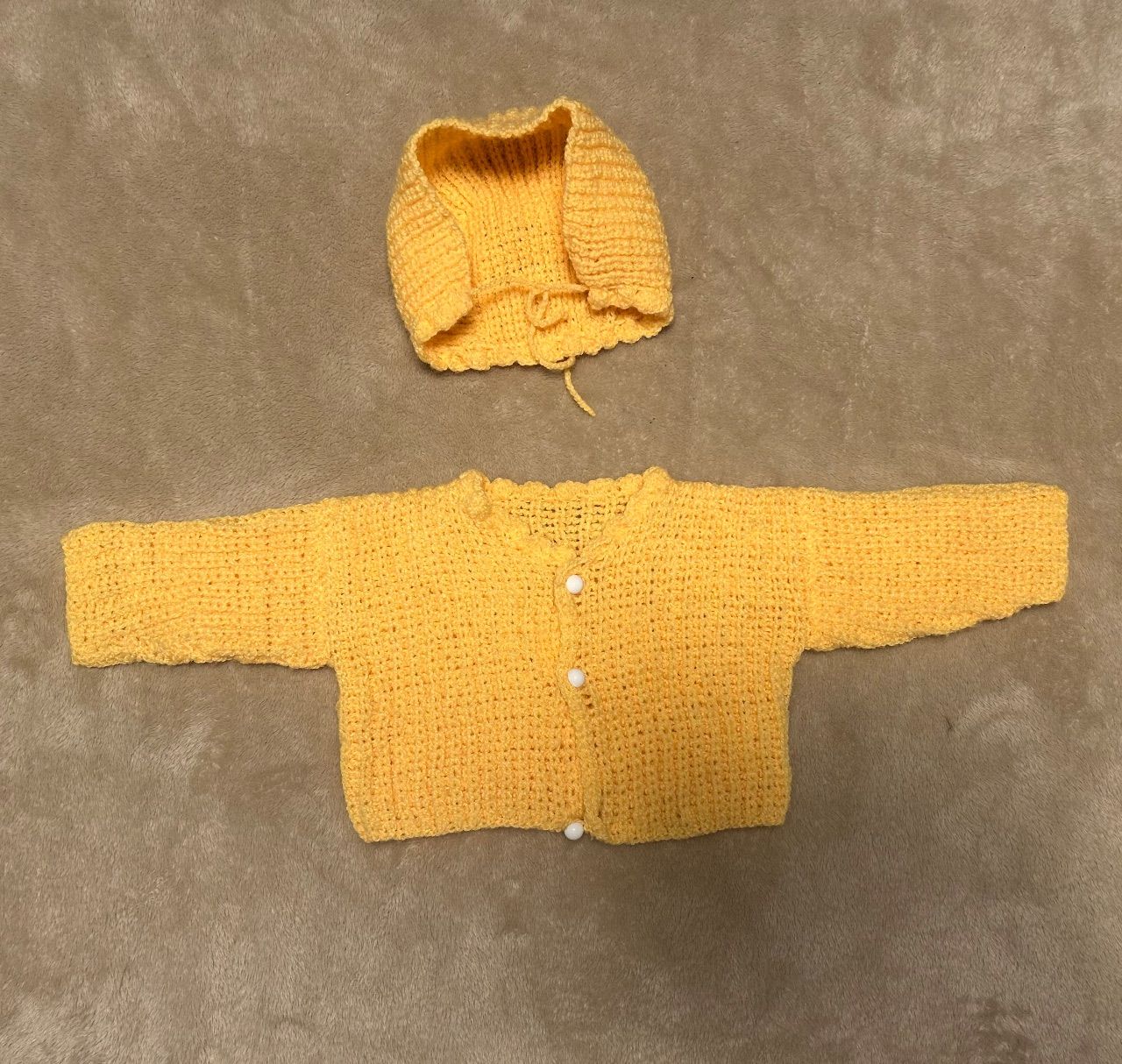 handgemacht Handgemachte Puppenkleidung – Jacke & Mütze in Gelb
