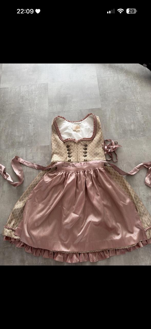 Krüger Dirndl mit 2 Schürzen