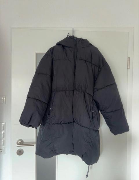 Pull&Bear Pull&Bear schwarze lange Pufferjacke mit Kapuze Size L