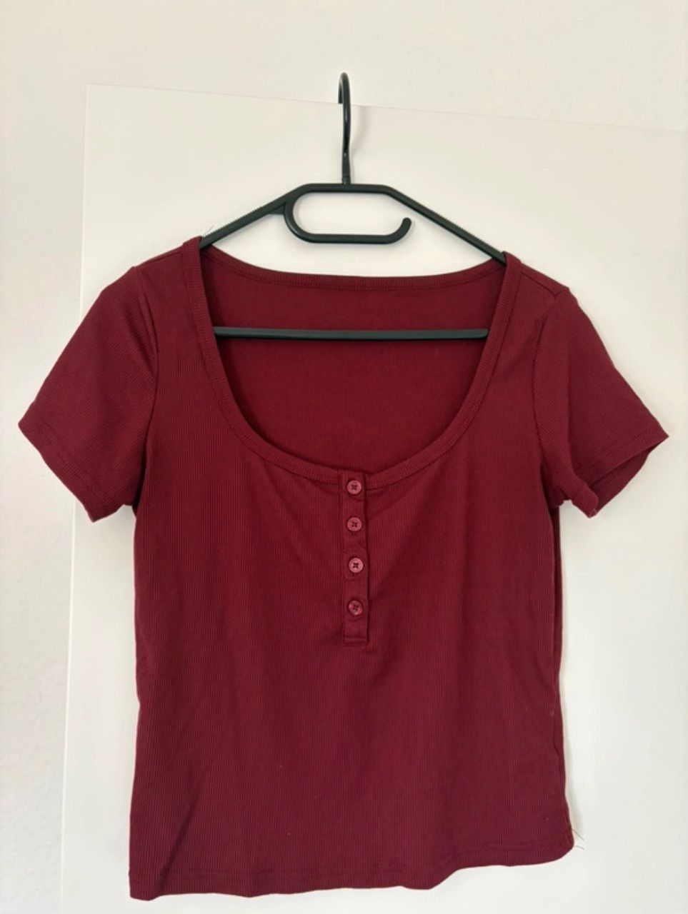 Ohne Marke Bordeauxrotes geripptes Top mit Knöpfen Size L