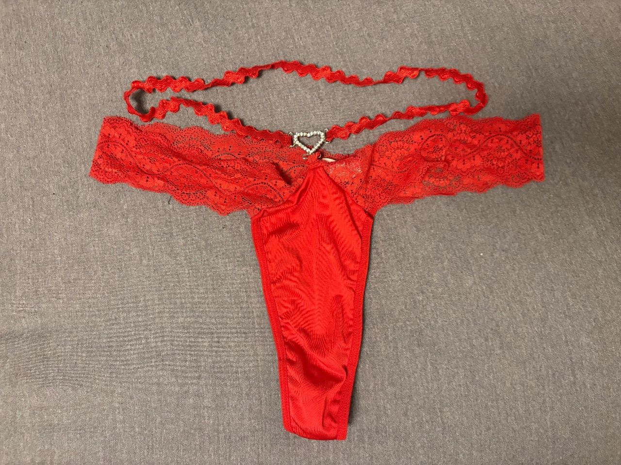 Ohne Marke Roter Spitzen Tanga Set mit Riemchen Size M