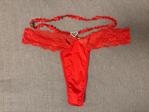 Ohne Marke Roter Spitzen Tanga Set mit Riemchen Size M