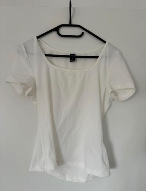 NA-KD NA-KD weiĂźes Basic Top mit eckigem Ausschnitt Size M