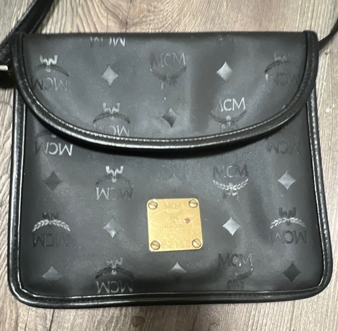 Mcm MCM Damen Umhängetasche Crossbody schwarz Monogramm gold Magnet P2168