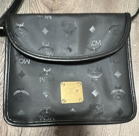 Mcm MCM Damen Umhängetasche Crossbody schwarz Monogramm gold Magnet P2168
