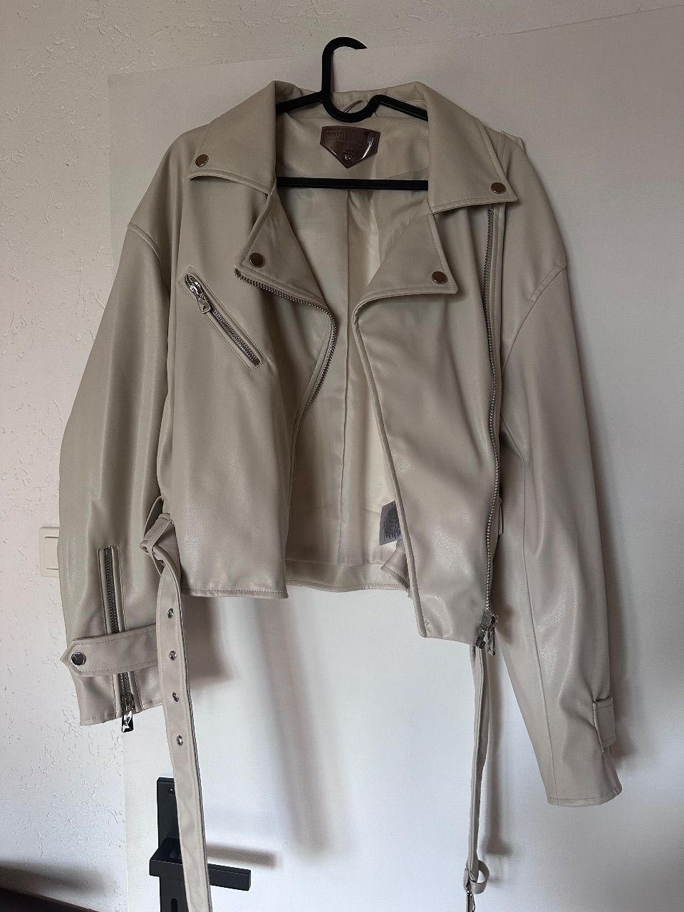 Amisu Amisu Bikerjacke Lederjacke Oversize Cropped Beige mit Gürtel und Reißverschluss Size M