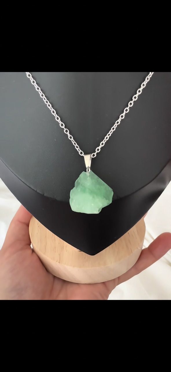 Kein Marke  Edelstahl Kette mit grünem Fluorit Rohstein (wasserfest, 50 cm)