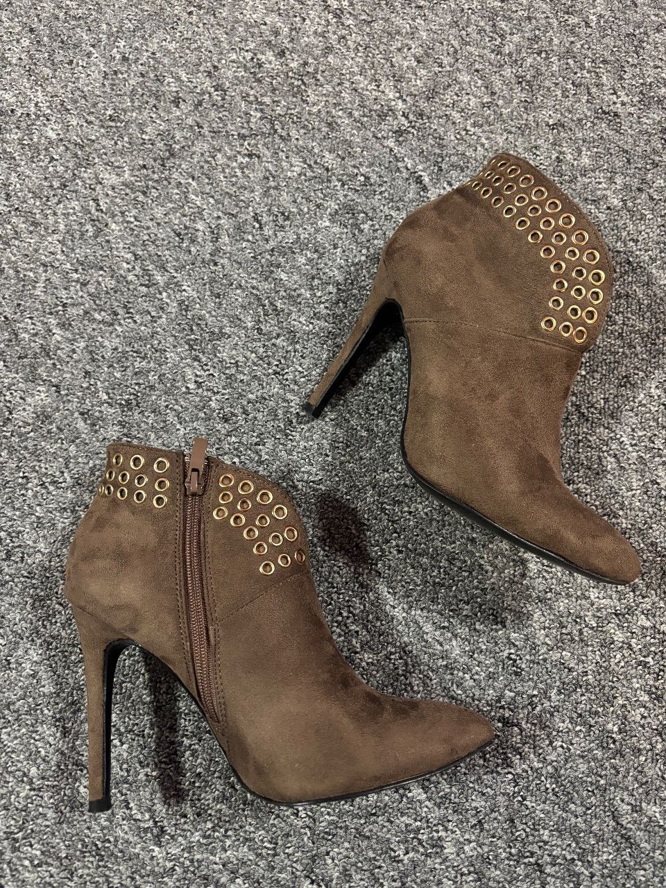 Braune Stiefeletten mit goldenen Details Size 38