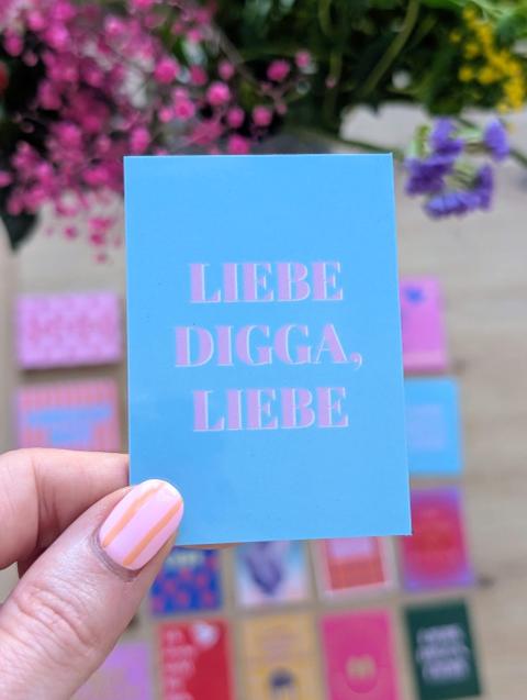 Selfmade Handmade Kühlschrankmagnet „LIEBE DIGGA, LIEBE“ Hellblau (5 x 7 cm)