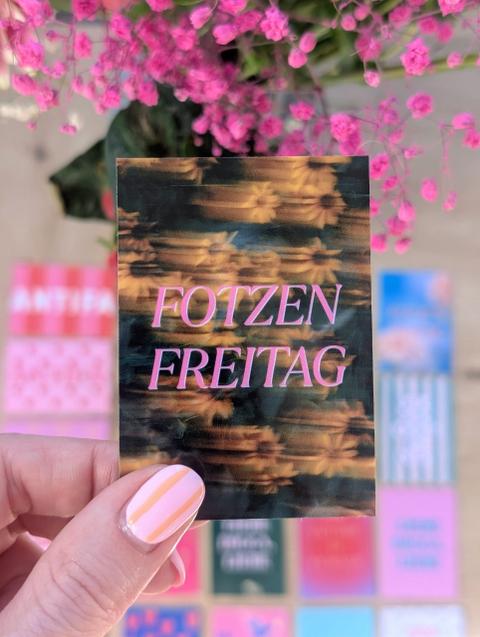 Handmade Kühlschrankmagnet „FOTZEN FREITAG“ Blumen (5 x 7 cm)
