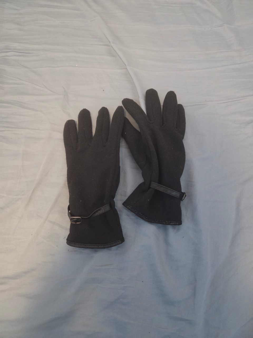 Tschibo Schicke schwarze Fleece-Handschuhe mit Zierriemen 