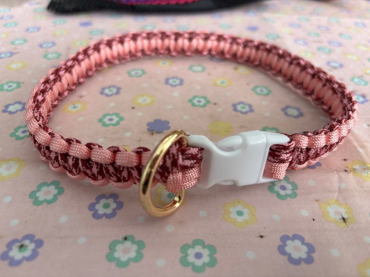 Handgefertigtes Paracord Hundehalsband | Rosé / Altrosa / Bordeaux | ca. 47 cm |