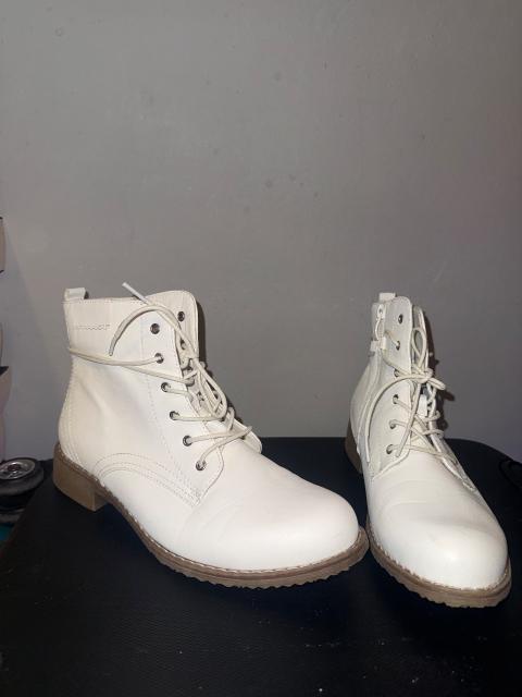 JUMEX Weiße JUMEX Stiefeletten zum Schnüren – Gr. 40 Size 40