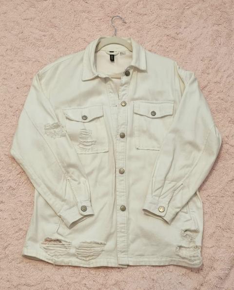 H&M H&M Oversized Jeansjacke Weiß – Longshirt-Style mit Ripped-Details Size S
