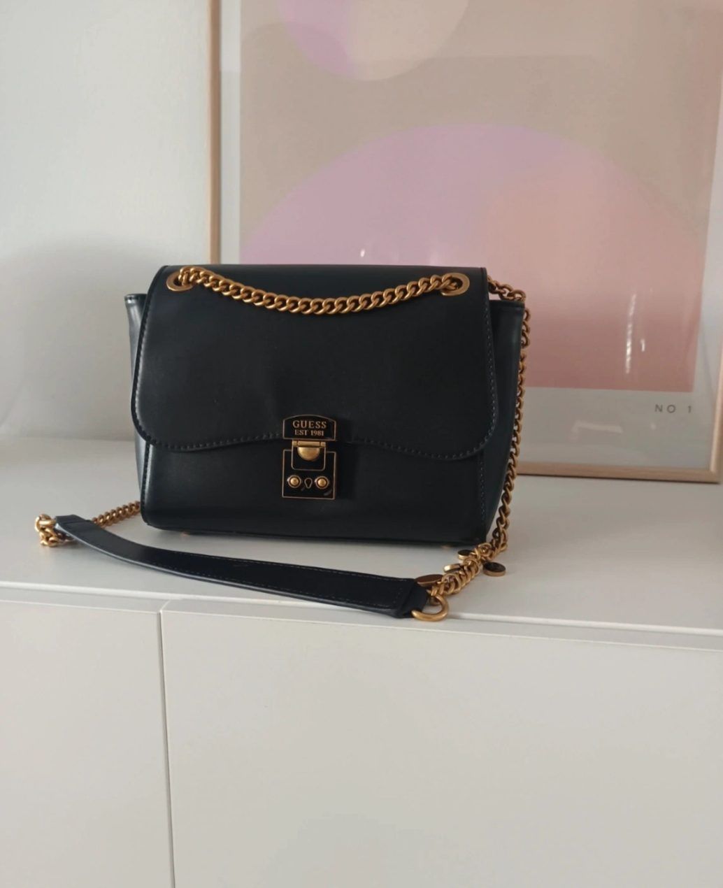 Guess Guess Umhängetasche Gold Schwarz 