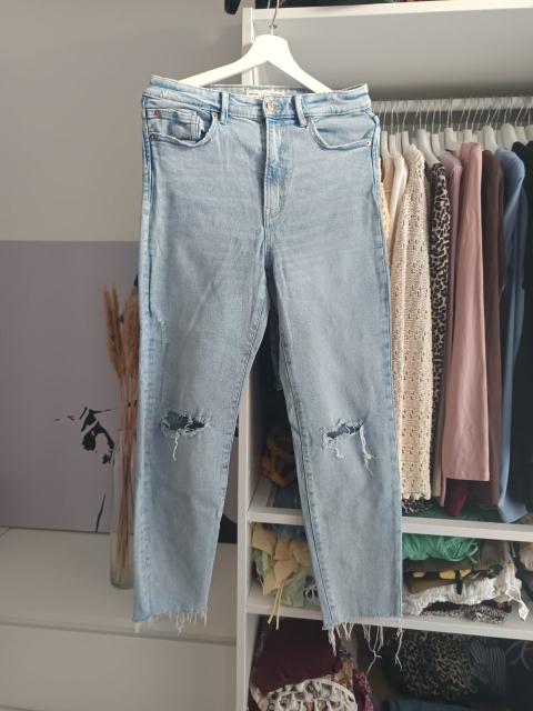 Stradivarius Stradivarius Mom Jeans Hellblau Risse Size L