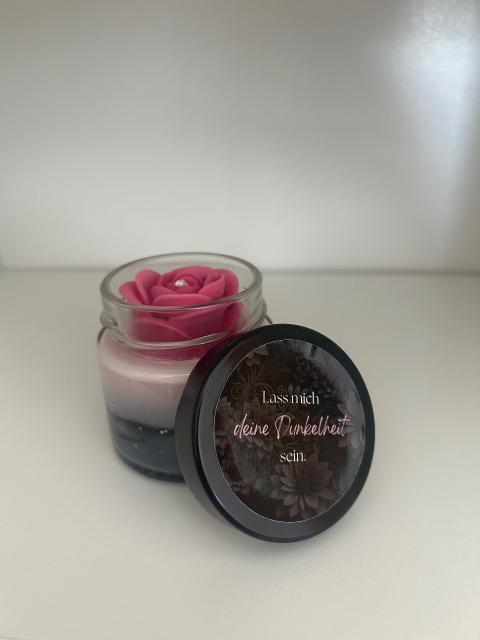 Ohne Marke Buchkerze mit Rosen-Deko im Glas