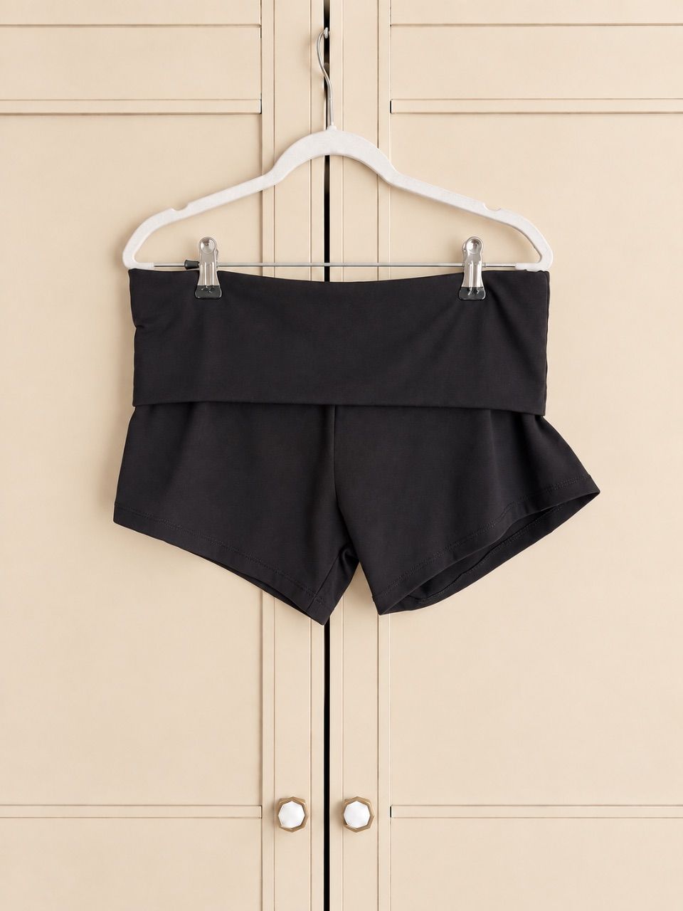 Stradivarius Schwarze Minishorts mit breitem, umgeschlagenen Bund Size L