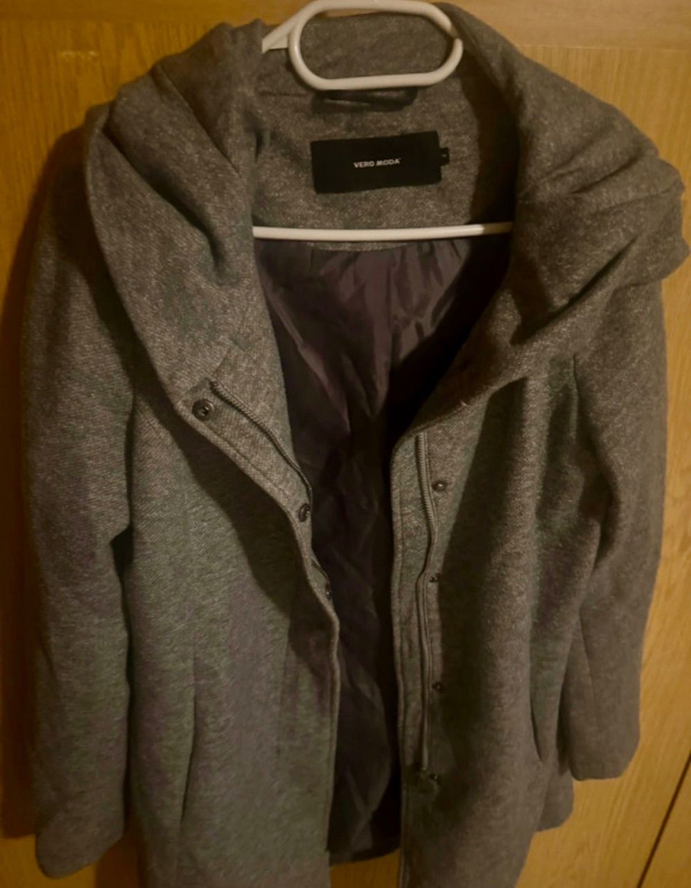 Vero Moda  Vero Moda Mantel  Size M