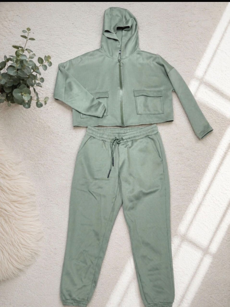 Crivit Damen Joggingset Khaki/Salbeigrün Size 40