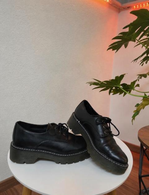 Graceland Schwarze Plateau-Schnürschuhe / Chunky Loafer Size 38