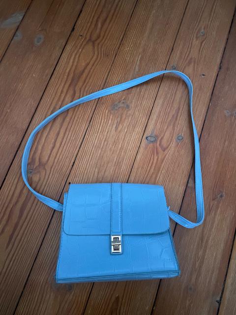 Shein Hellblaue Handtasche mit Muster und goldenen Details