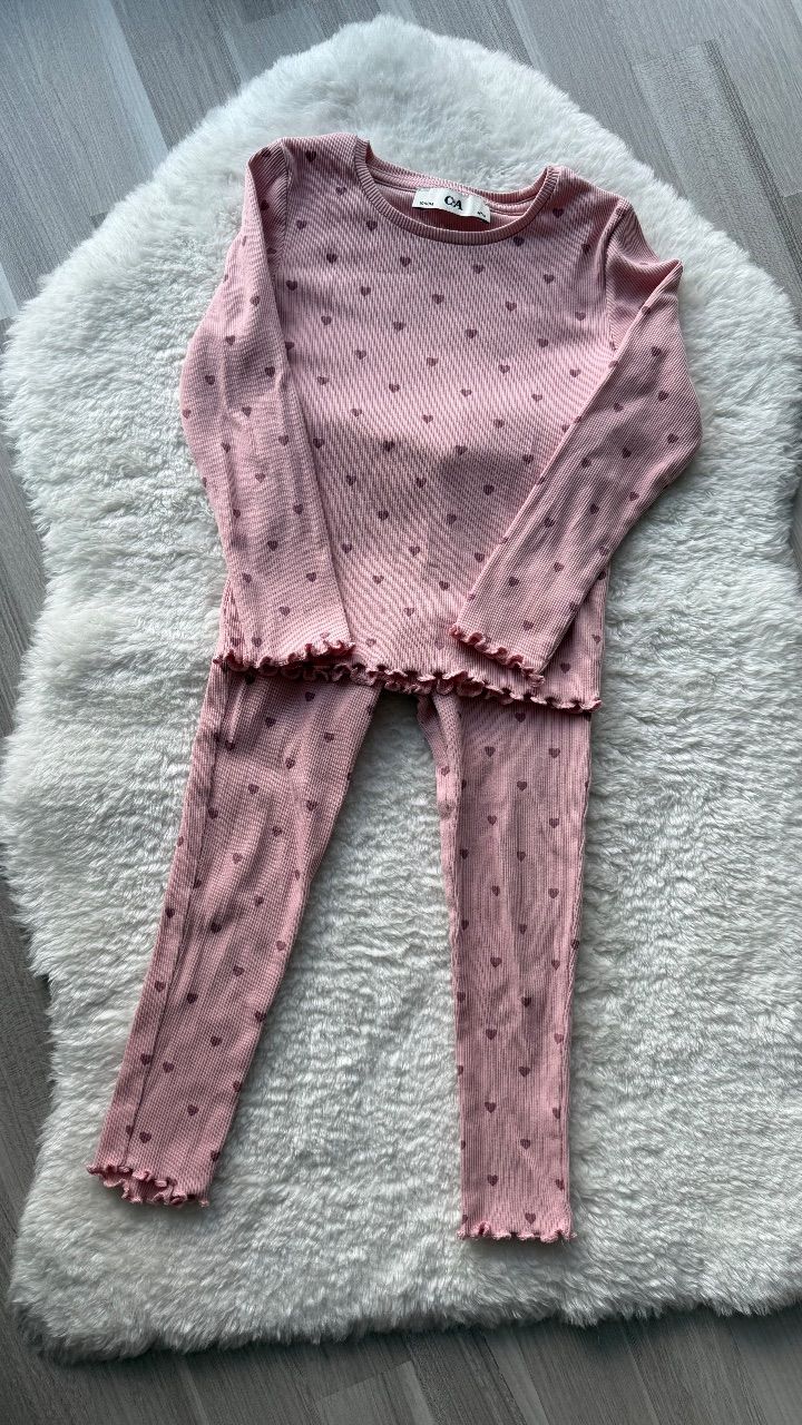 C&A C&A rosafarbener Schlafanzug, langärmelig,  mit Herzchen, Größe 104 Size 104
