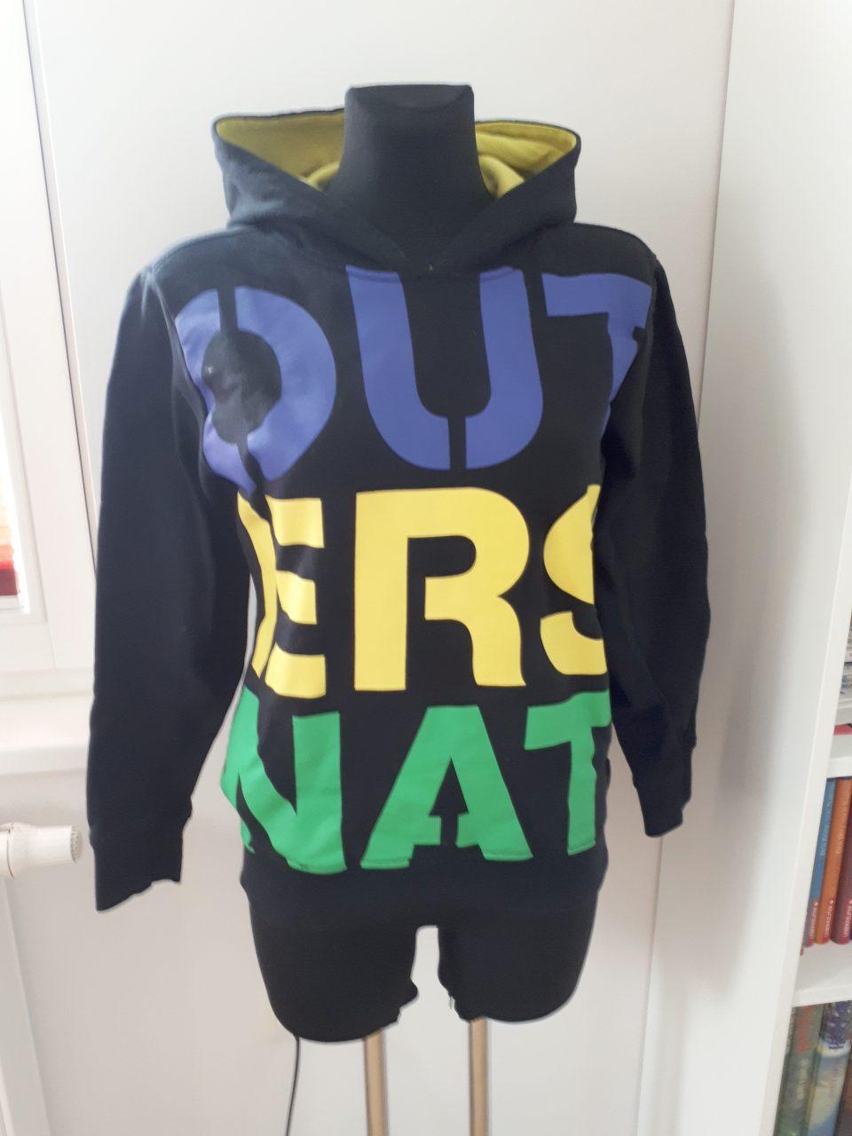 Outfitters Nation Hoodie – Streetwear / Y2K – Gr. S