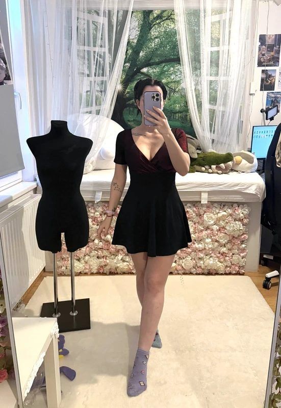 Ohne Marke Edles Kleid mit Glitzer-Oberteil in Weinrot/Burgunder – S (36) Size S
