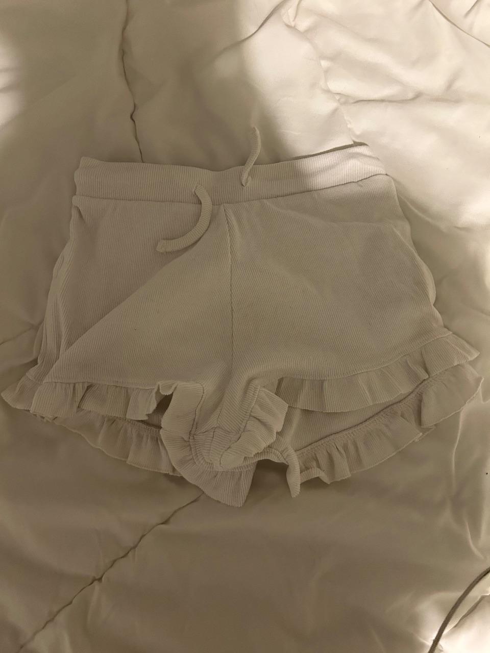 New Yorker Ruffle Sweat-Shorts / Hose mit Rüschen Weiß Gr. XXS