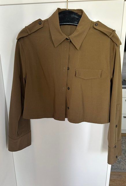 Zara Schicke kurze Bluse  Size S