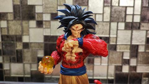 Dragon Ball Son Goku SSJ4 Figur
