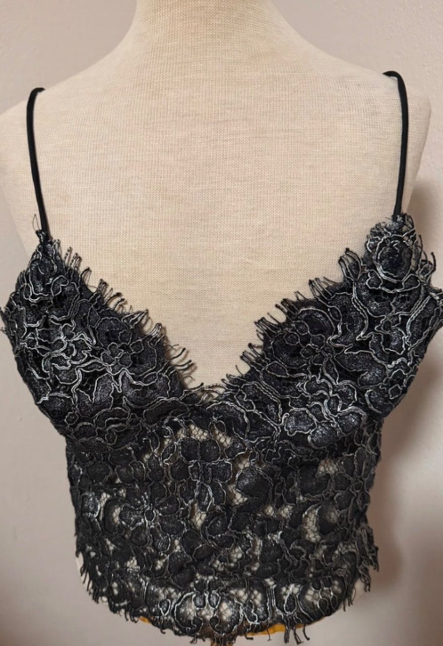 Zara wunderschönes Spitzenoberteil neu Marke Zara Size M