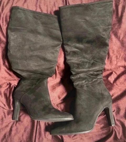 sehr schöne schwarze Stiefel in Wildlederoptik Marke Deichmann