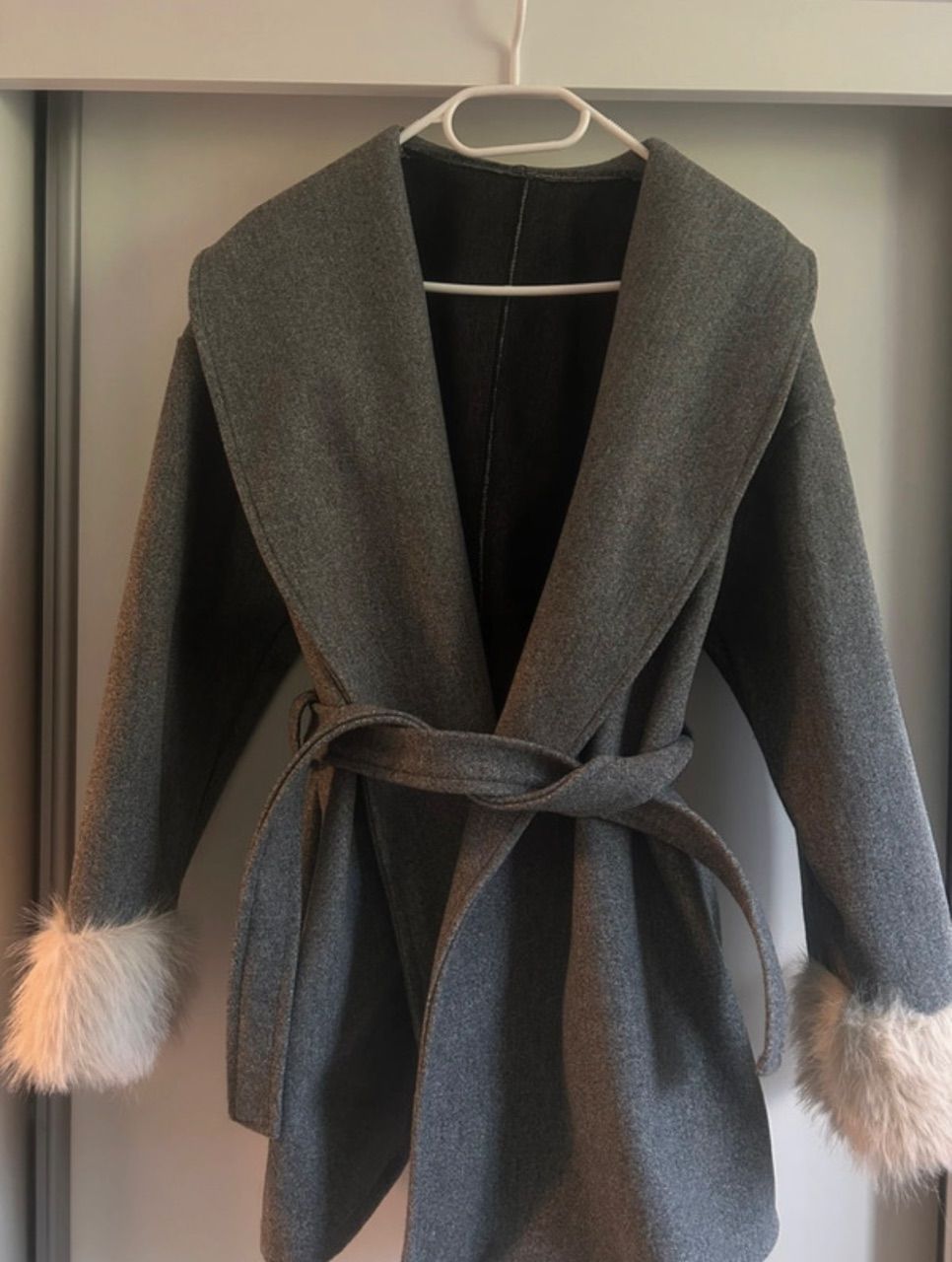 mantel mit fell Size S