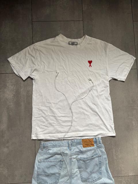 AMI Paris T-Shirt weiß mit rotem Ami-Logo Größe S Herren