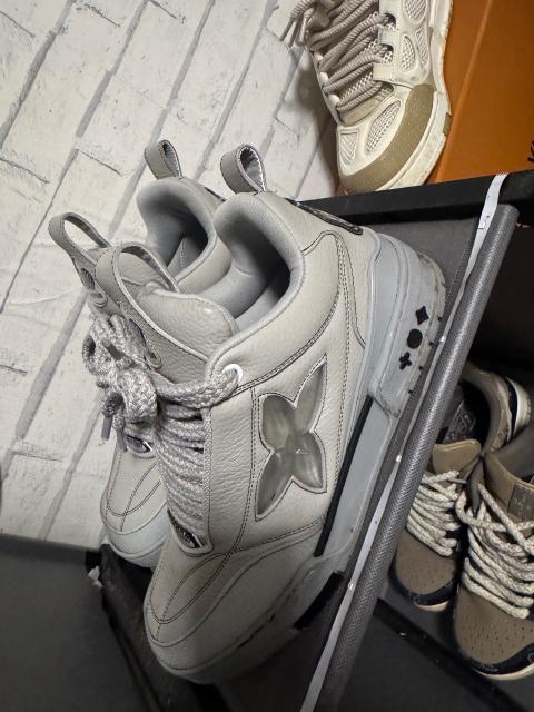 Sneaker Size 42