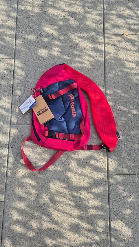 Patagonia Patagonia Atom 8L Sling Bag / Rucksack Rot Dunkelblau