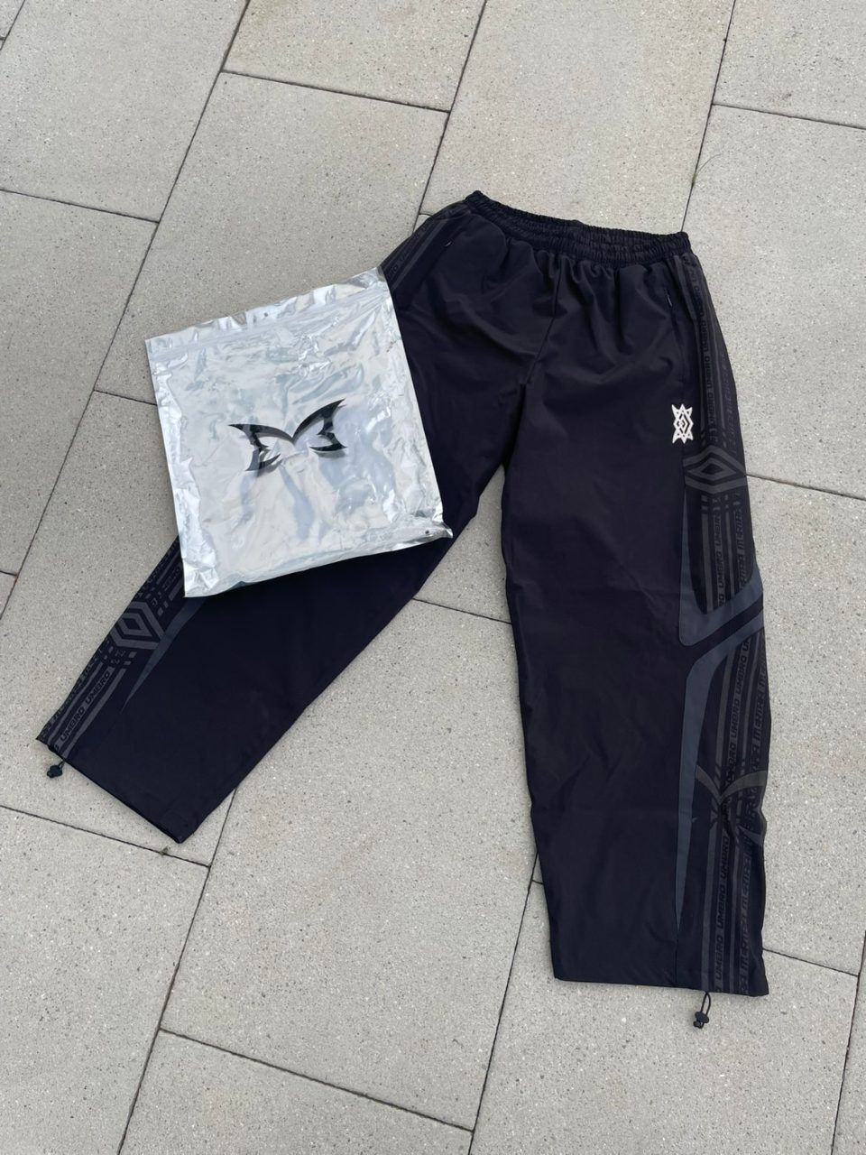 Mertra  MERTRA x Umbro Reflective Technical Bottoms – Schwarz Size S