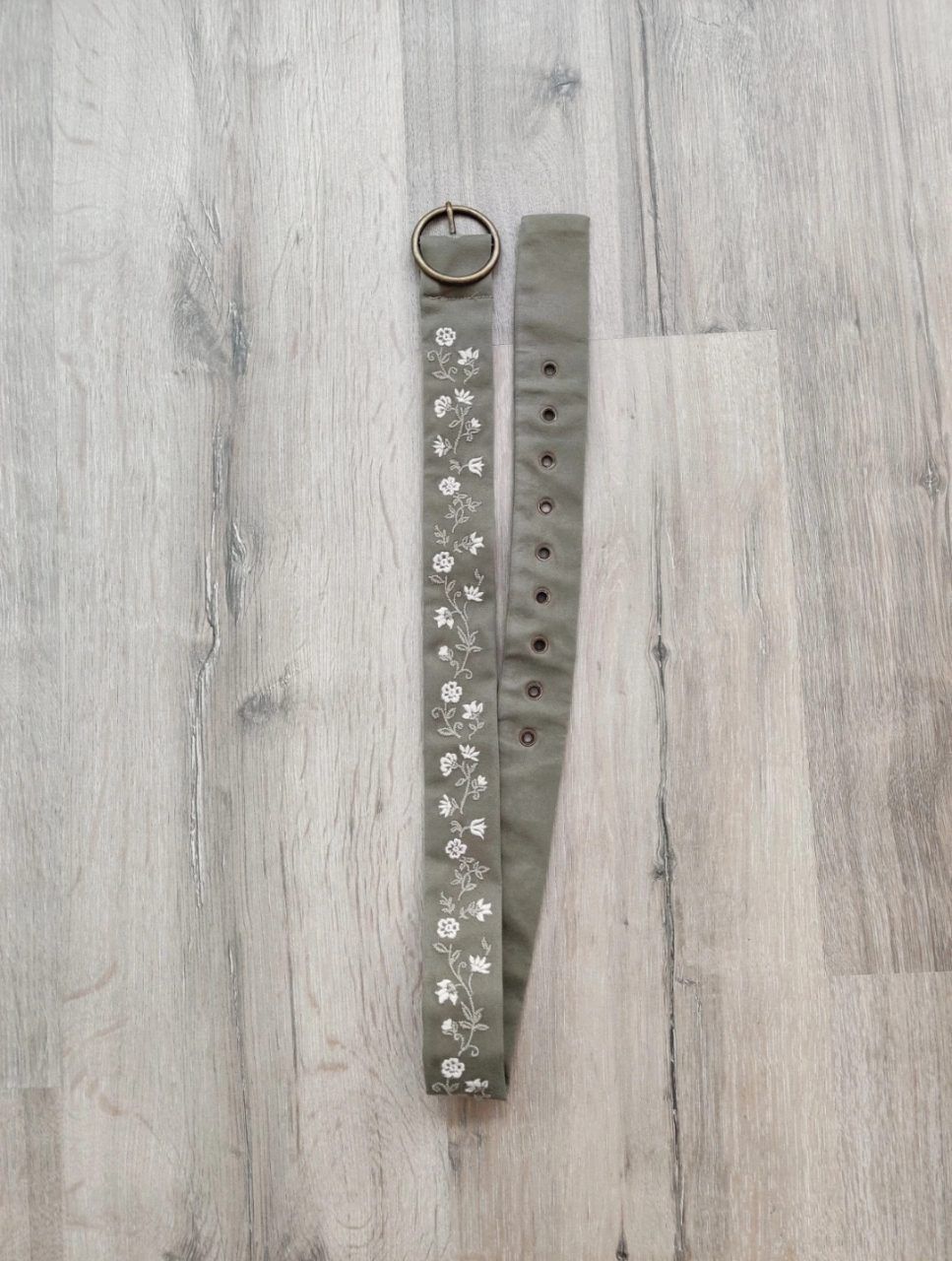 Hollister Hollister Twill-Gürtel Olivgrün mit Blumenstickerei XXS/XS 