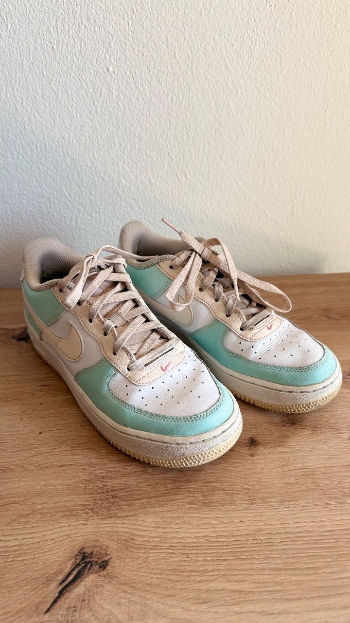 Nike Nike Air Force 1 Low Emerald Rise Grave Ice Gr. 38.5  Size 38