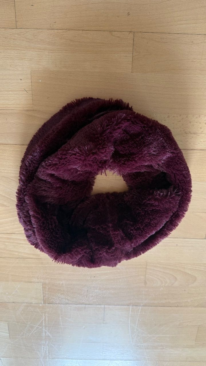 Flauschiger Rundschal / Loop – Bordeaux