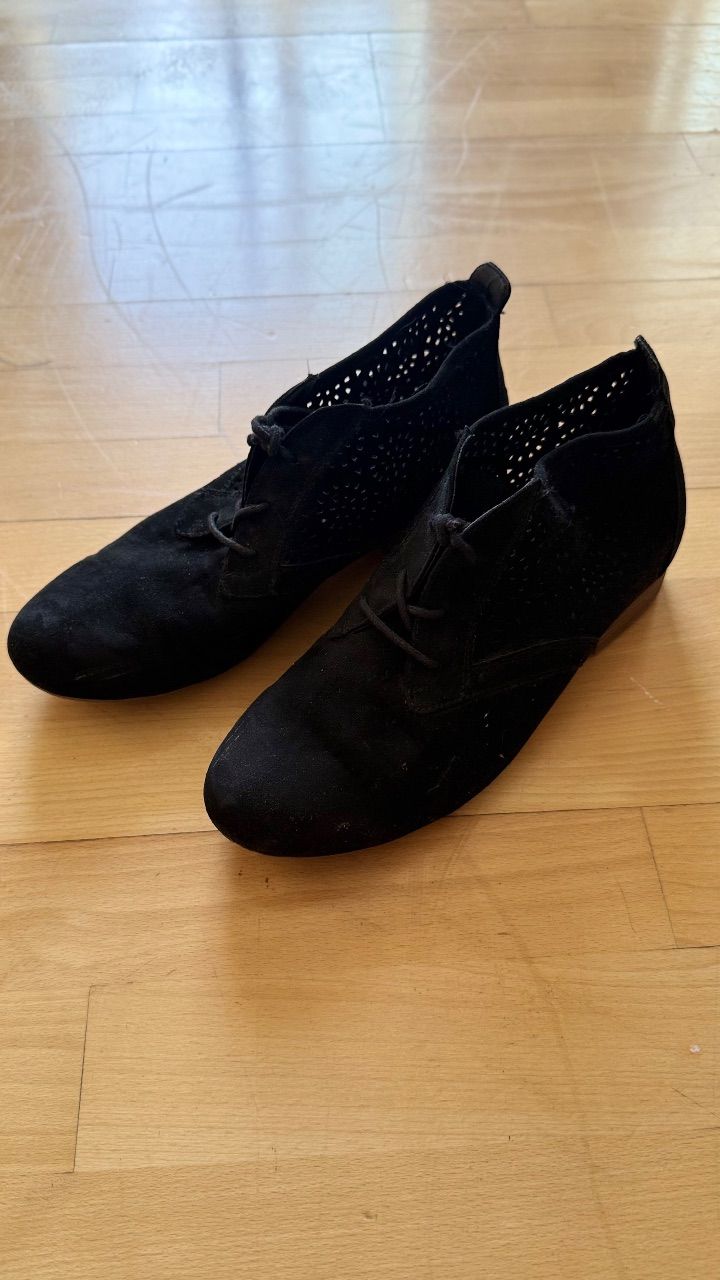 Schwarze Schnürschuhe – Gr. 39 Size 39
