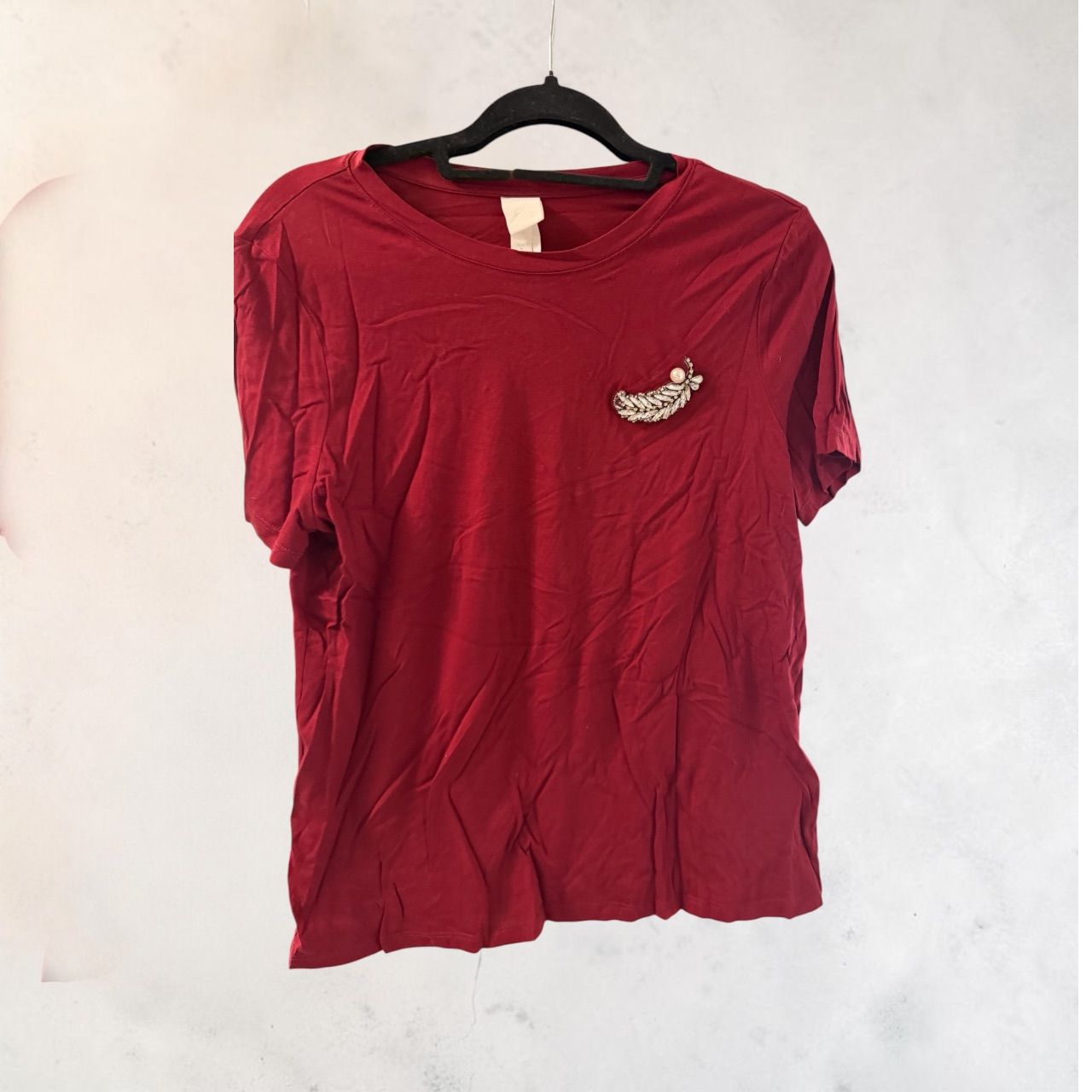 H&M T-Shirt mit Brosche  Size M