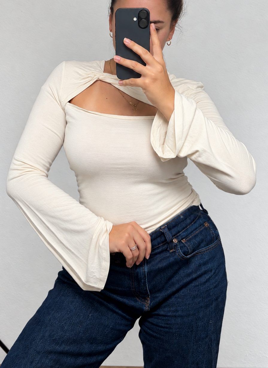 NA-KD NA-KD Langarmshirt mit Cut-Out & Drapierung – Creme – Gr. M Size M