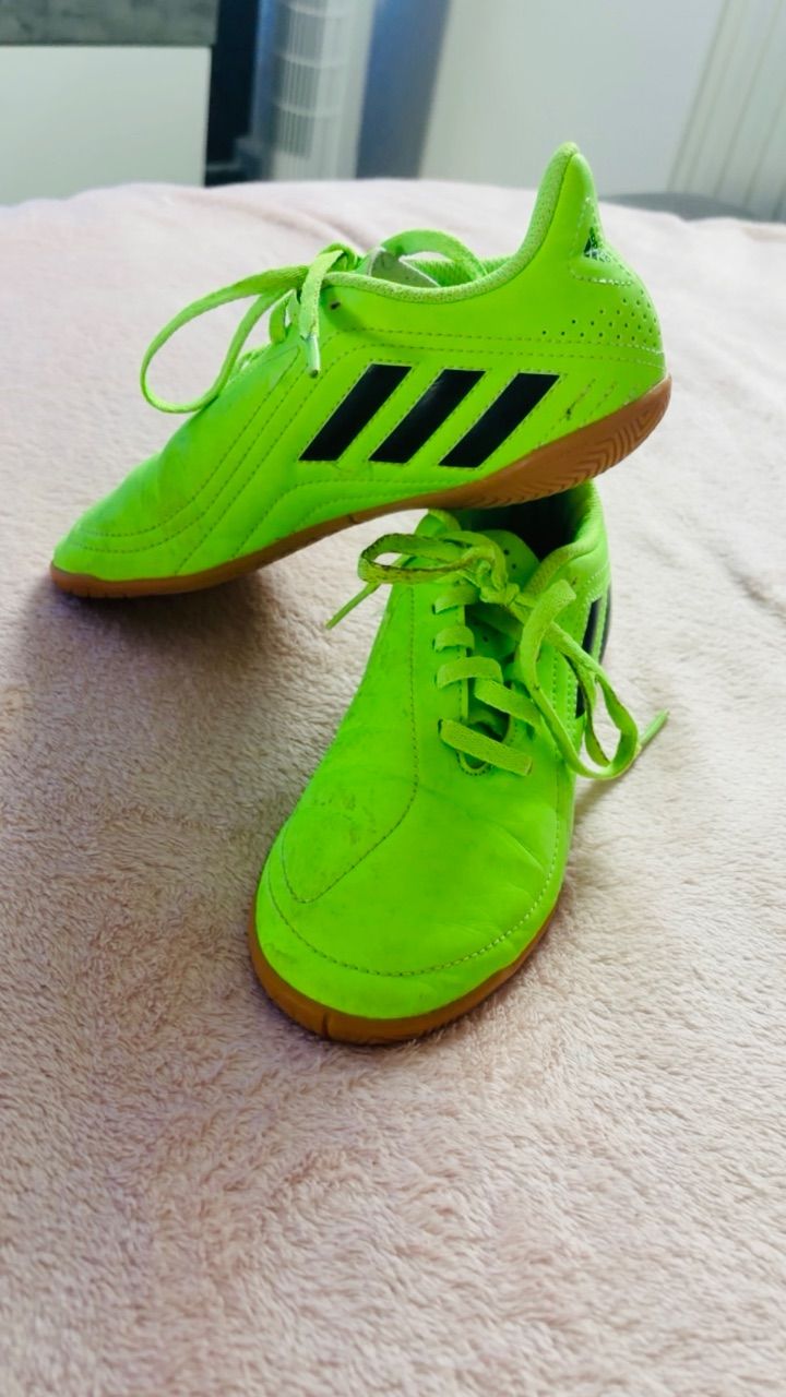 Adidas Adidas Hallenschuhe  Size 32
