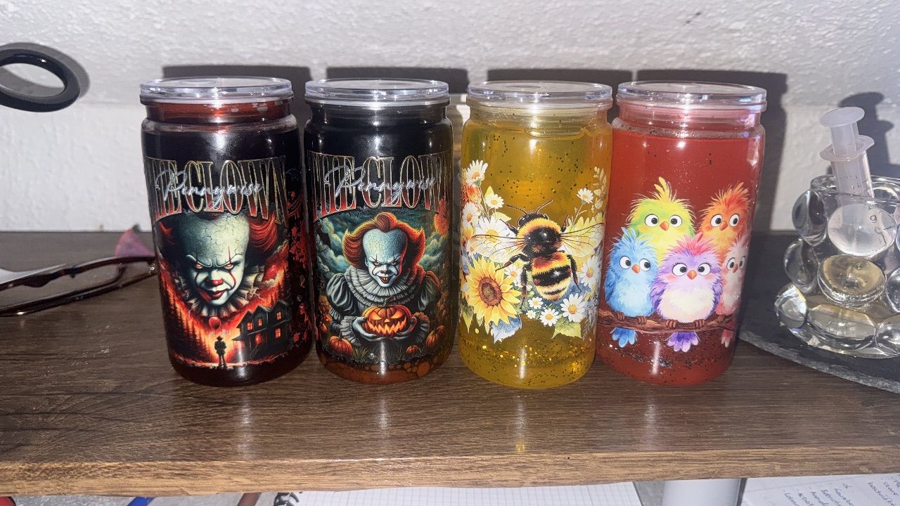 Becher mit Strohhalm 