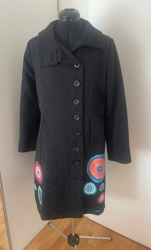 Desigual Desigual Mantel schwarz mit auffälliger Applikation Gr. 40 Size L