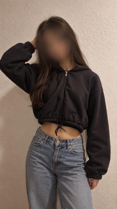 New Yorker FB Sister Cropped Zip Hoodie Schwarz/Anthrazit Gr. S – Kapuzenjacke Oversized mi