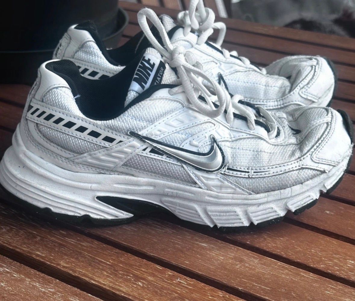Nike Nike Initiator Sneaker Größe 37,5 Size 37